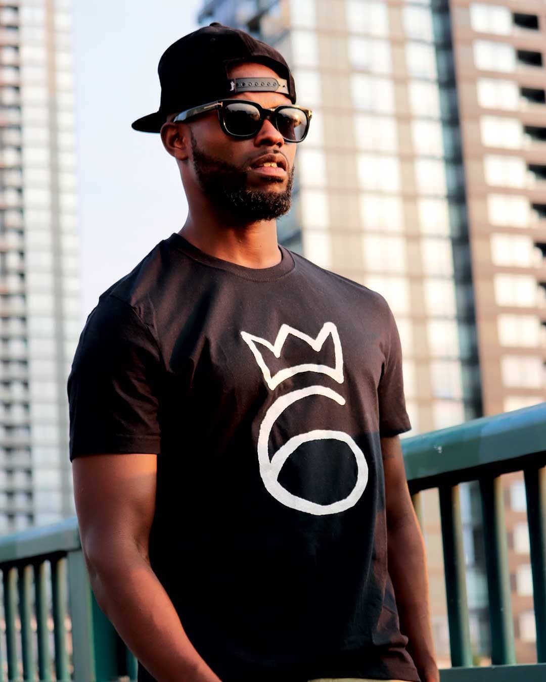 T-Shirt Crown On 6 - White on Black, centre chest
