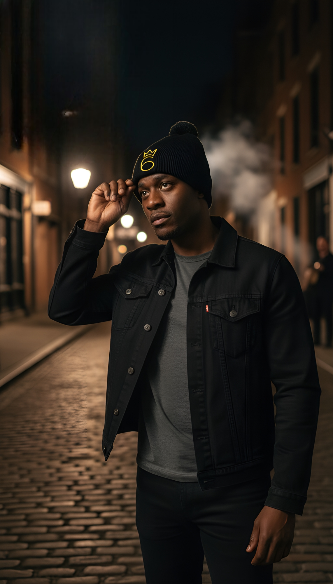 Classic Six Pom-Pom - Gold on Black