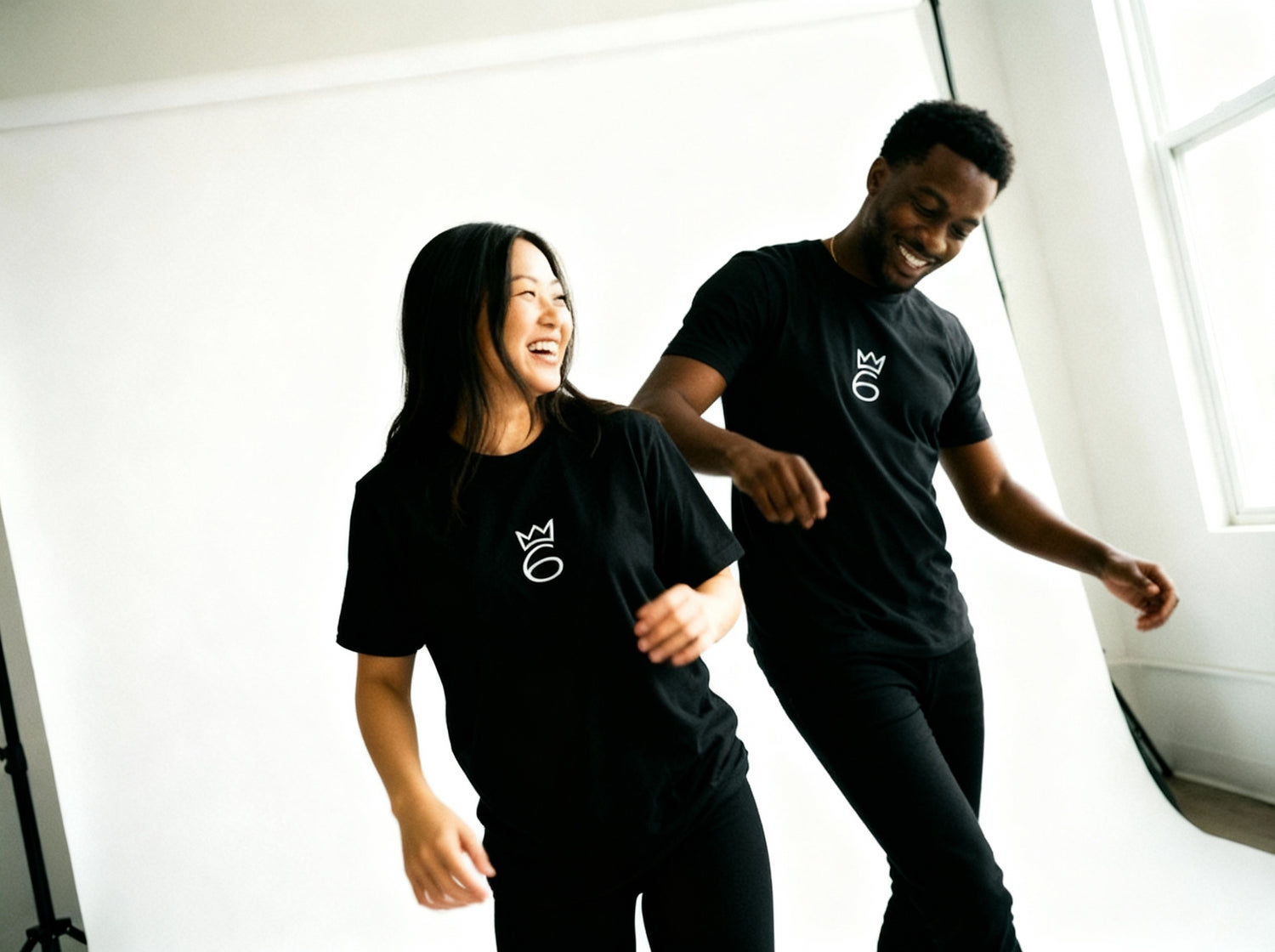 T-Shirt Small Centered Crown On 6 – White on Black (Short/Long Sleeve)
